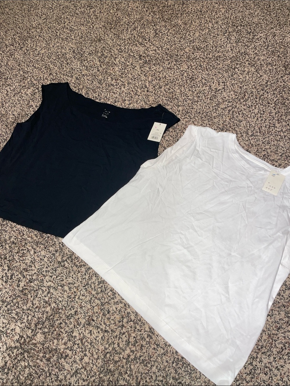 Classic Sleeveless Tank Tops - Black and White Woman’s XL-XXL NWT